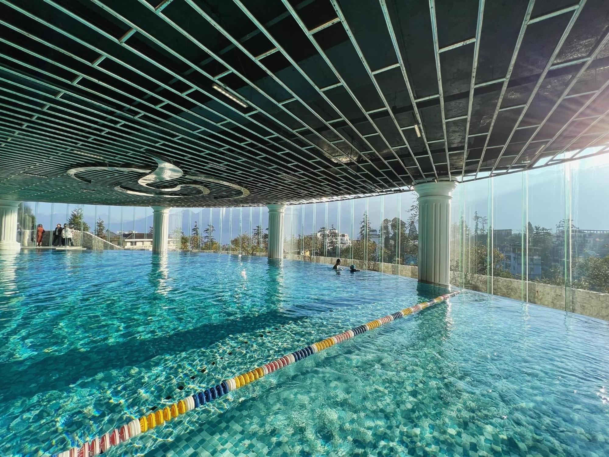シルク パス グランド リゾート ＆ スパ サパ エクステリア 写真 The swimming pool