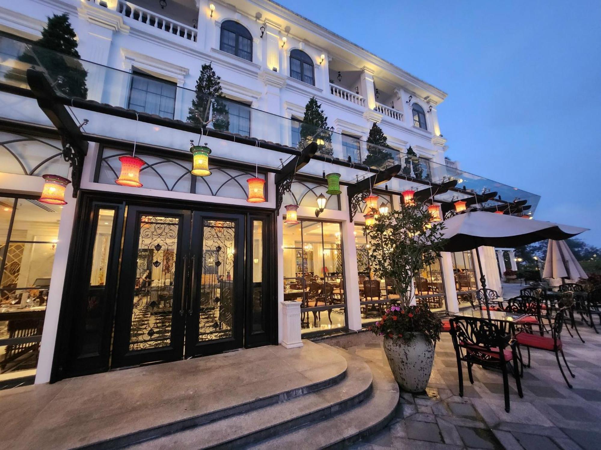 シルク パス グランド リゾート ＆ スパ サパ エクステリア 写真 The restaurant at the hotel