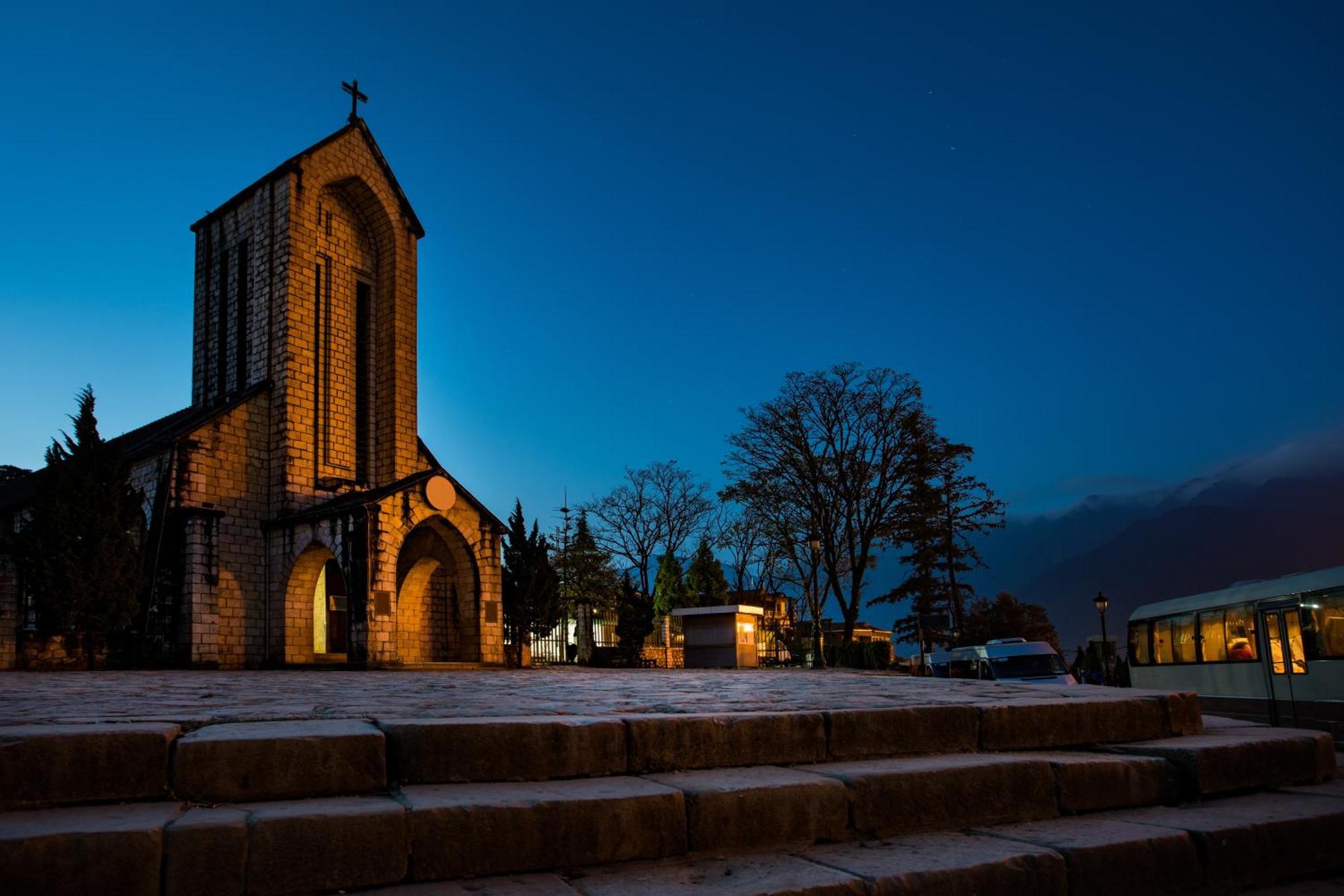 シルク パス グランド リゾート ＆ スパ サパ エクステリア 写真 The church in Montferrat