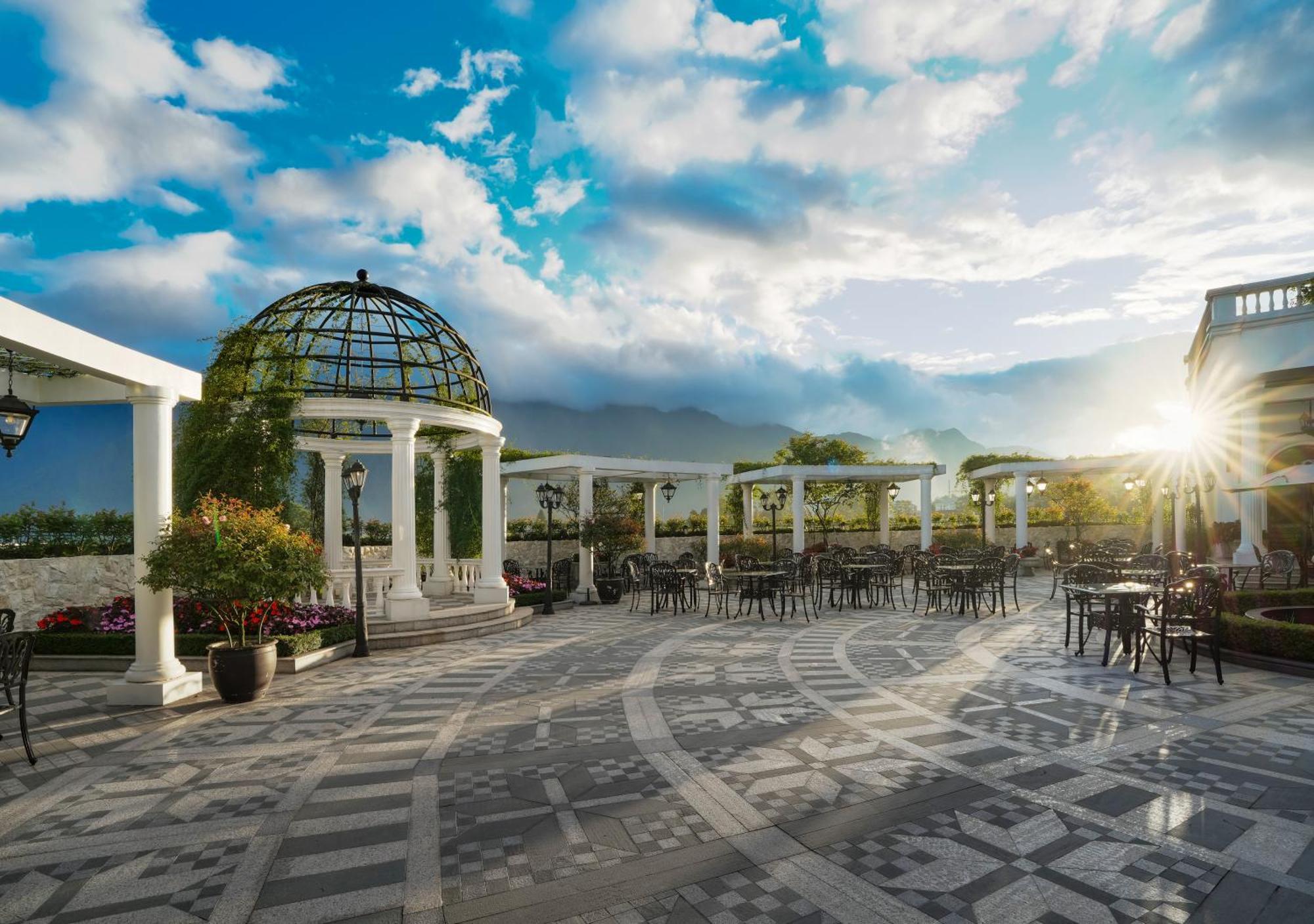 シルク パス グランド リゾート ＆ スパ サパ エクステリア 写真 The Sky Garden