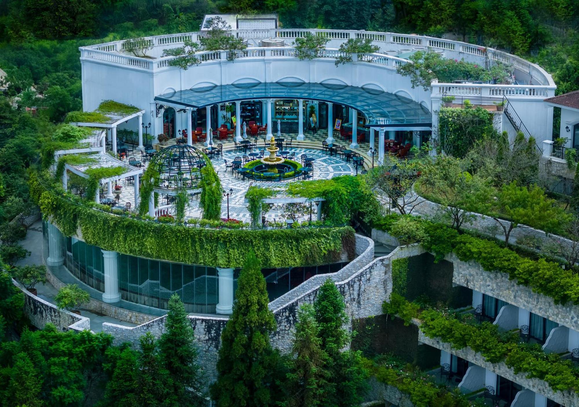 シルク パス グランド リゾート ＆ スパ サパ エクステリア 写真 The InterContinental Danang Sun Peninsula Resort